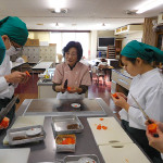 調理実習（日本料理）にんじんの飾り切り